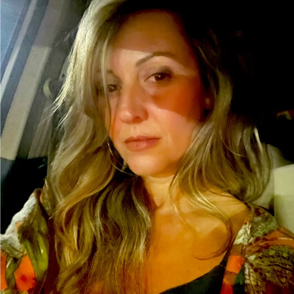 Meet your Posher, Claudia - Picture 1 of 1